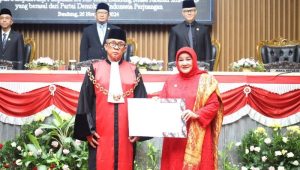 Rieke Suryaningsih, Perempuan Pertama Pimpin DPRD Kota Bandung