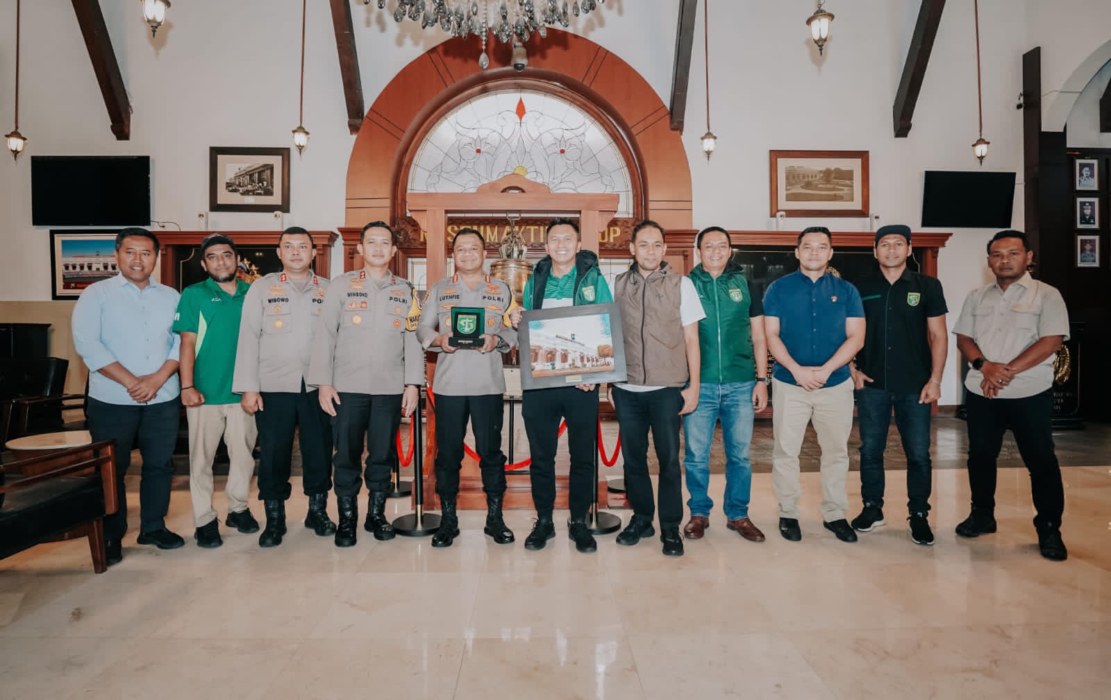 Azrul Ananda Kunjungi Polrestabes Surabaya, Apresiasi Pengamanan Pertandingan Persebaya vs Arema FC Berjalan Aman