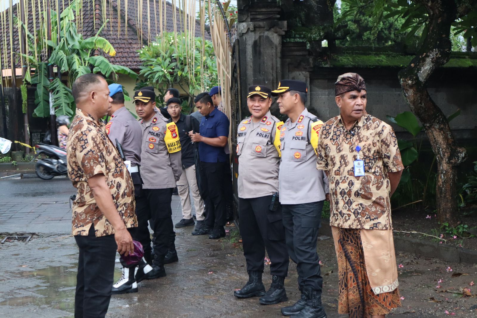 Pastikan Perayaan Natal Aman Kapolres Badung Pantau Langsung Pengamanan Gereja