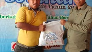 Tutup Tahun 2024, Media Delikjatim Gandeng Kejari Tanjung Perak Bagikan 100 Sembako Lengkap