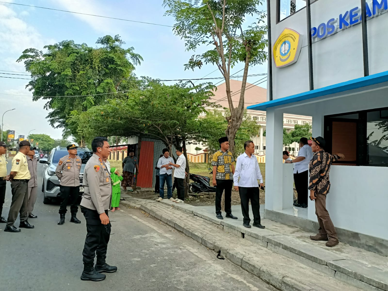 Upaya Ciptakan Wilayah Kampus Aman, Kapolres Bangkalan Hadiri Peresmian Pos Keamanan UTM