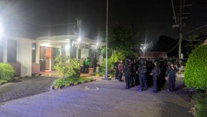 Buntut Penganiayaan Maut di Wedoroanom, Perguruan Silat Gelar Aksi Solidaritas di Depan Polsek Driyorejo