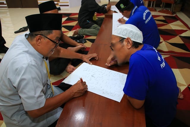 Warga Binaan Lapas Banyuwangi Dibekali Keterampilan Kaligrafi Untuk Masa Depan