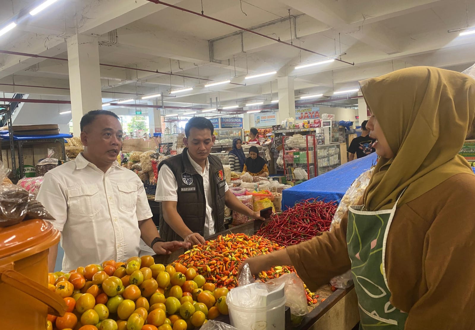 Satgas Pangan Polres Ngawi Sidak Pasar Pantau Harga dan Stok Bapokting Jelang Lebaran