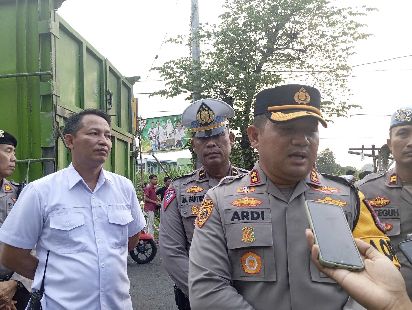 Pembalap liar di bypass Cukir dibuat tak berdaya, puluhan sepeda motor diamankan.