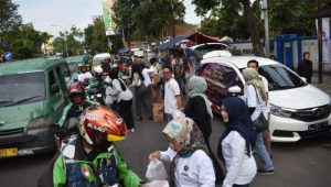 PWI Kota Bandung dan Mitra Bagikan Takjil Gratis, MS Glow dan Vilour Turun Langsung
