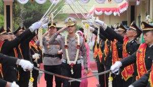AKBP Raden Erik Bangun Prakasa Resmi Jabat Kapolres Magetan, Polres Magetan Gelar Tradisi Farewell Parade Penuh Haru