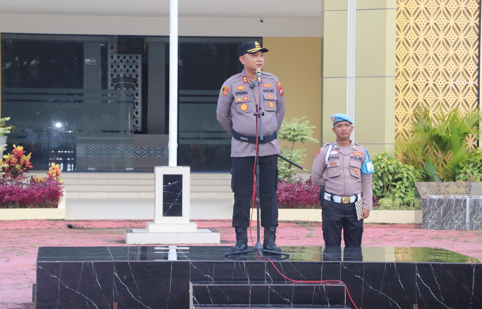 Kapolres Sumenep Pimpin Upacara PTDH Satu Anggota