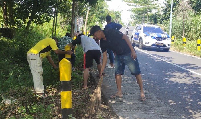 Lingkungan Bersih Dan Sehat Pemdes Purut Kecamatan Lumbang Kerja Bakti Bersama Masyarakat