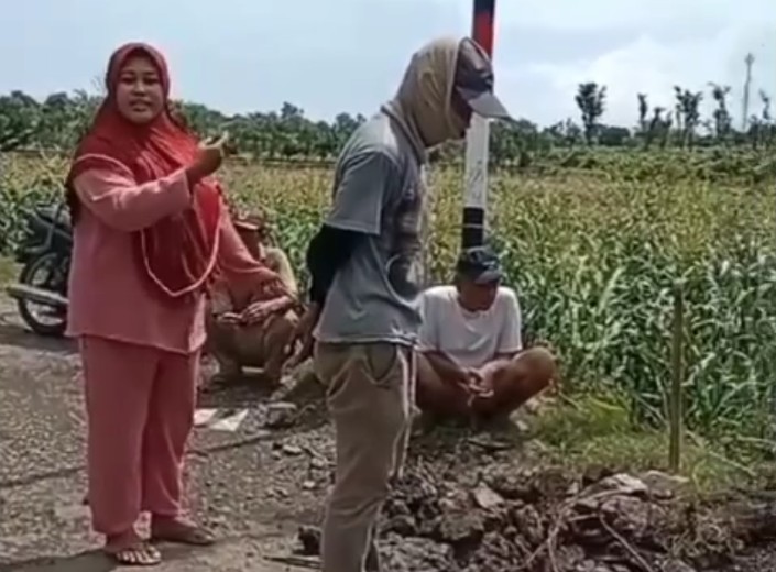 Kontraktor Perumahan Bantah Kepala Desa Tamansari Sudah Ijin Untuk Ambil Tutup Saluran Beton Perubahan