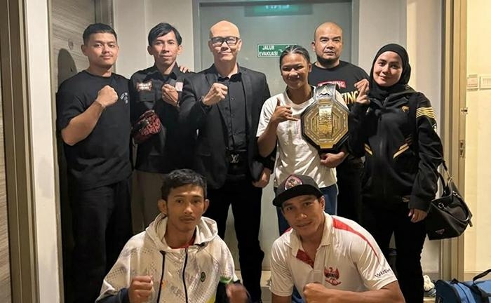 Dede Dina Menang TKO, Edwin Senjaya Persembahkan Gelar untuk Bandung Lewat BFC