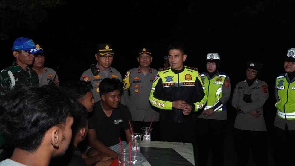 Kapolres Cirebon Pimpin Patroli Edukatif Peneraban Jam Malam