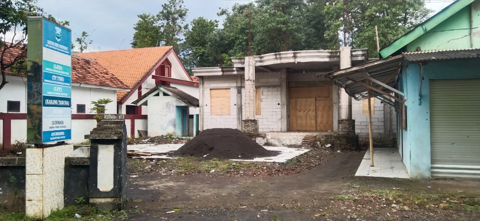 Dengan Adanya Keluhan Warga Pesanggem, Tindak Lanjut dari Kepala Desa Pakuniran dan PLT Camat Pakuniran Belum Nampak
