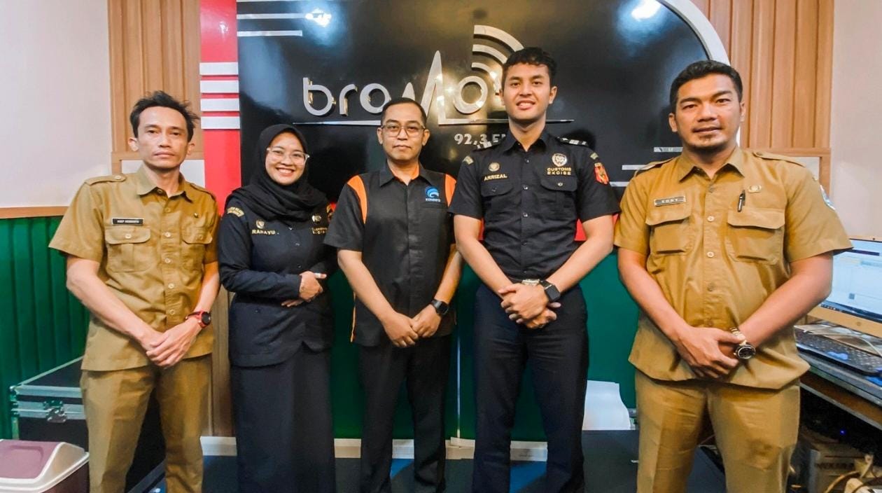 Rokok Ilegal Rugikan Negara, Bea Cukai Probolinggo Tancap Gas Edukasi Lewat LPPL Bromo FM