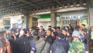 Pedagang Tumpah Ruah di PD Pasar Bermartabat, Protes Aturan Baru dan Tuntut Keadilan