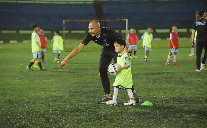 Markus Horison Bangun Harapan Sepak Bola Usia Dini Lewat MH Soccer Academy