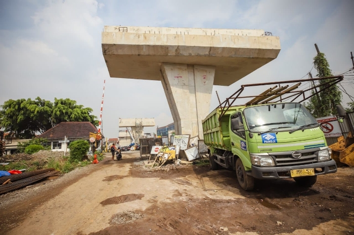 Warga Keluhkan Mangkraknya Pembangunan Fly Over Nurtanio Bandung