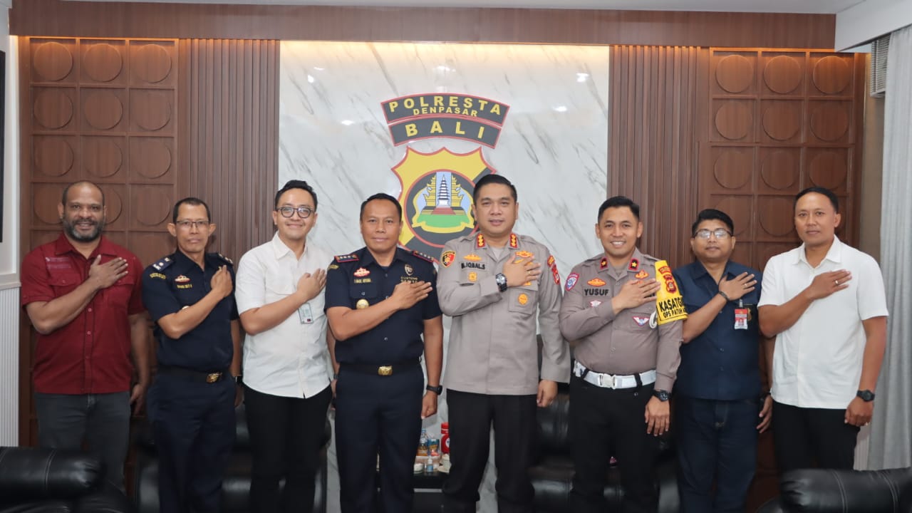 Kapolresta Denpasar Silaturahmi Dengan Kepala Bea Cukai Denpasar : Perkuat Sinergi dalam Pengawasan dan Penegakan Hukum