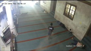 Terekam CCTV, Polsek Gresik Kota Ungkap Pencurian Ponsel di Masjid Jamik