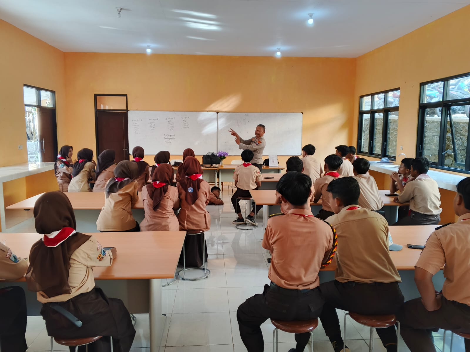 Polres Pasuruan Dorong Penguatan Karakter Pelajar Lewat Pembinaan Saka Bhayangkara di SMAN 1 Lumbang