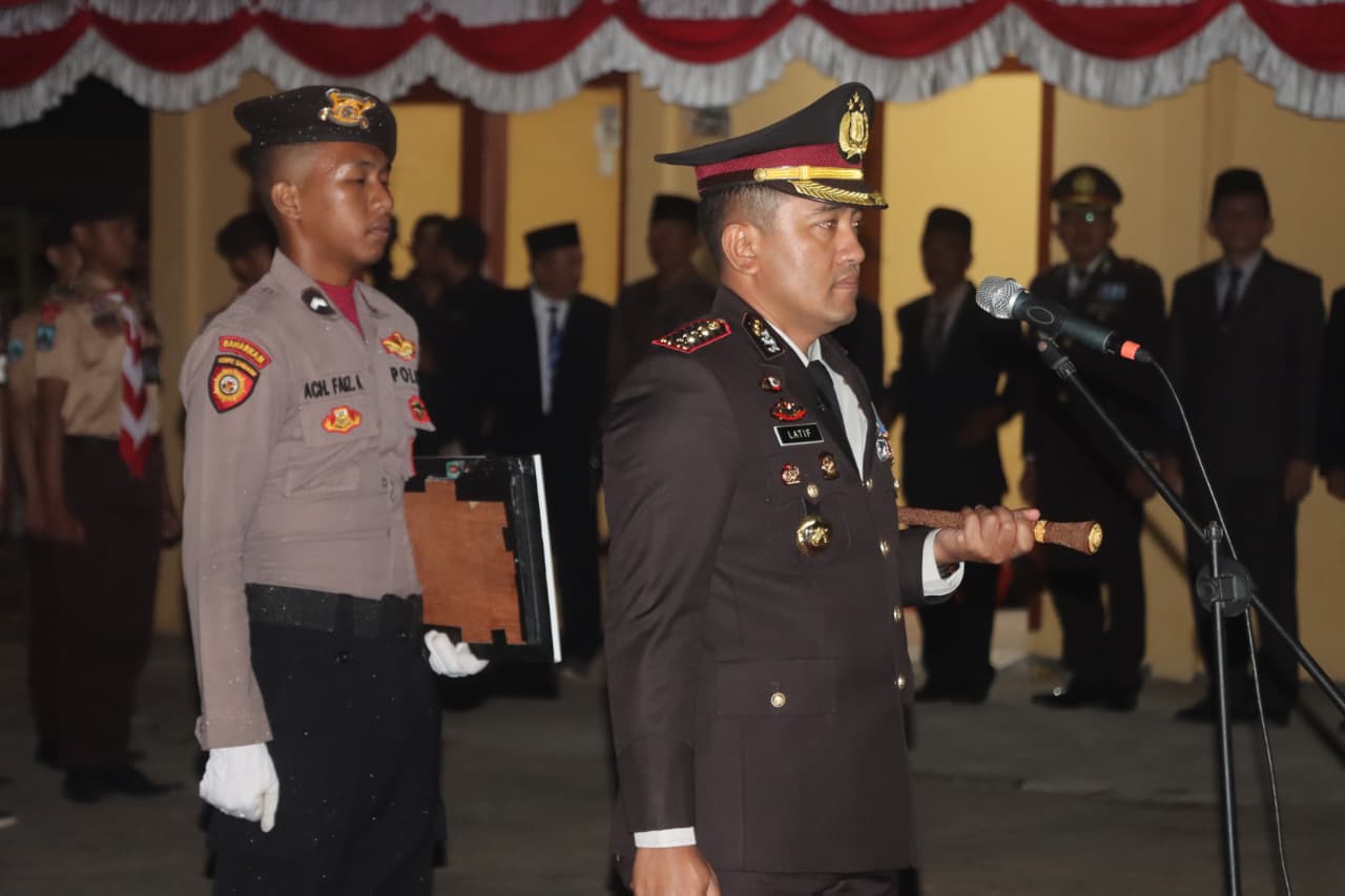 Kapolres Probolinggo Pimpin Apel Kehormatan dan Renungan Suci Peringati HUT ke-80 Kemerdekaan RI 