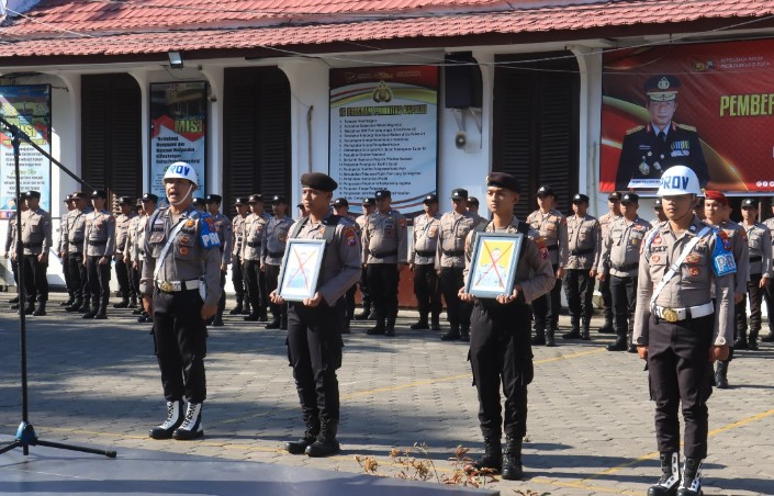 Pimpin Upacara PTDH 2 Anggota, Ini Kata Kapolres Probolinggo Kota
