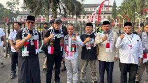 Pimpinan DPRD Kota Bandung Sampaikan Orasi di Aksi Bela Palestina