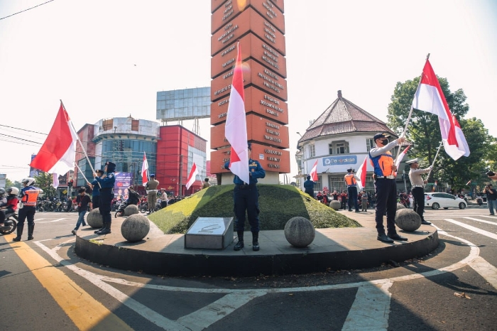 Ribuan Warga Bandung Khidmat Ikuti Gerakan 3 Menit untuk Indonesia