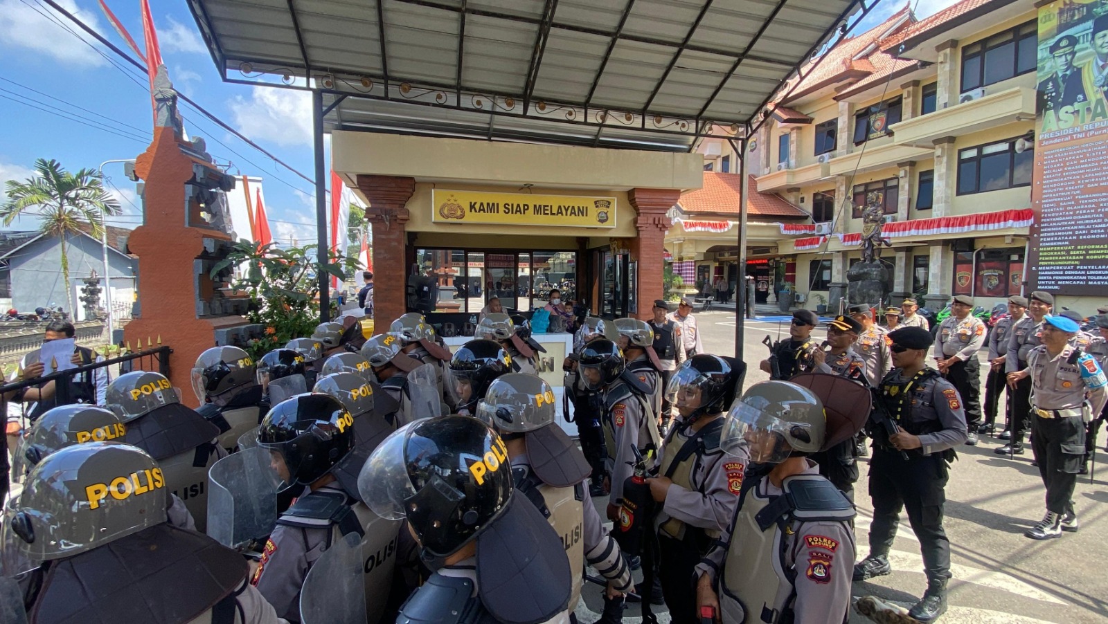 Sikapi Situasi Nasional, Polres Badung Latihkan Sispam Mako