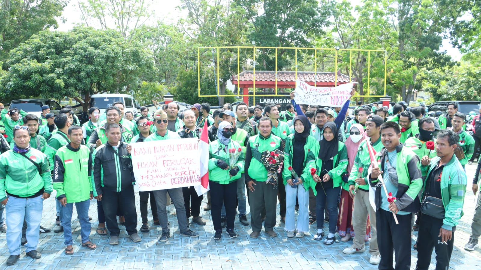 Bersama Ratusan Driver Ojol, Polres Bangkalan Gelar Doa Bersama untuk Affan Kurniawan