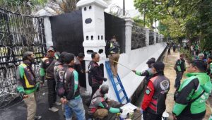 Komunitas Ojol Geruduk Jalan Diponegoro untuk Aksi Bersih-Bersih Kota Bandung