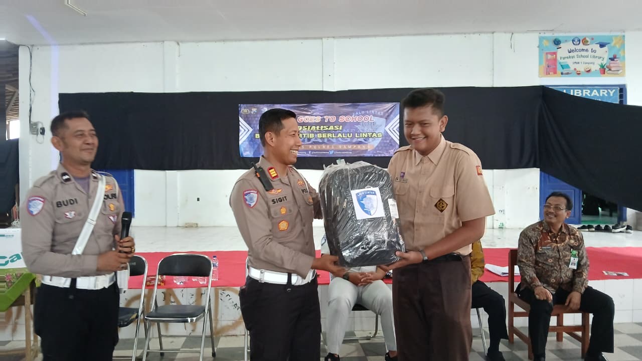 Satlantas Mapolres Sampang Kembali Adakan Kegiatan Police Goes To School Sosialisasi Budaya Tertib Berlalulintas