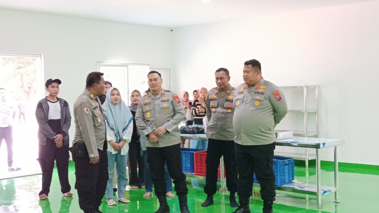 Kapolres Pasuruan Dan Irwasda Polda Jawa Timur Tinjau SPPG Polri Wonorejo