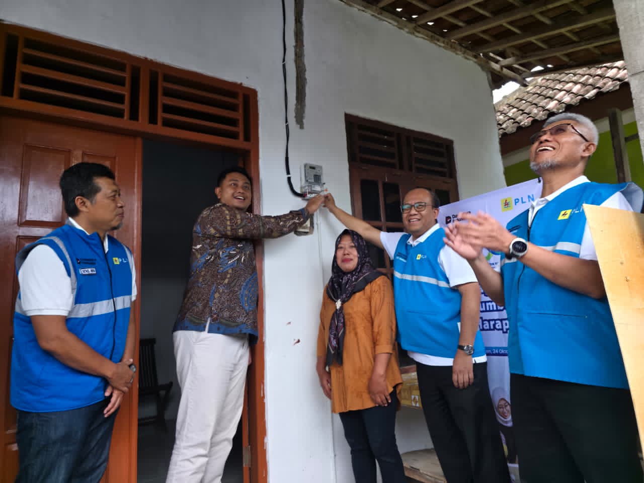 Peringati Hari Listrik Nasional ke 80, PT PLN (Persero) dan Bupati Klaten Terangi Harapan Kab Klaten