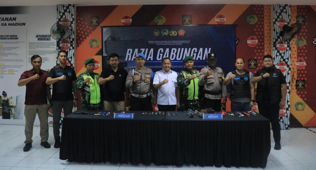 Razia Gabungan : Sinergi TNI-Polri di Tengah Rintik Hujan Demi Keamanan dan Ketertiban