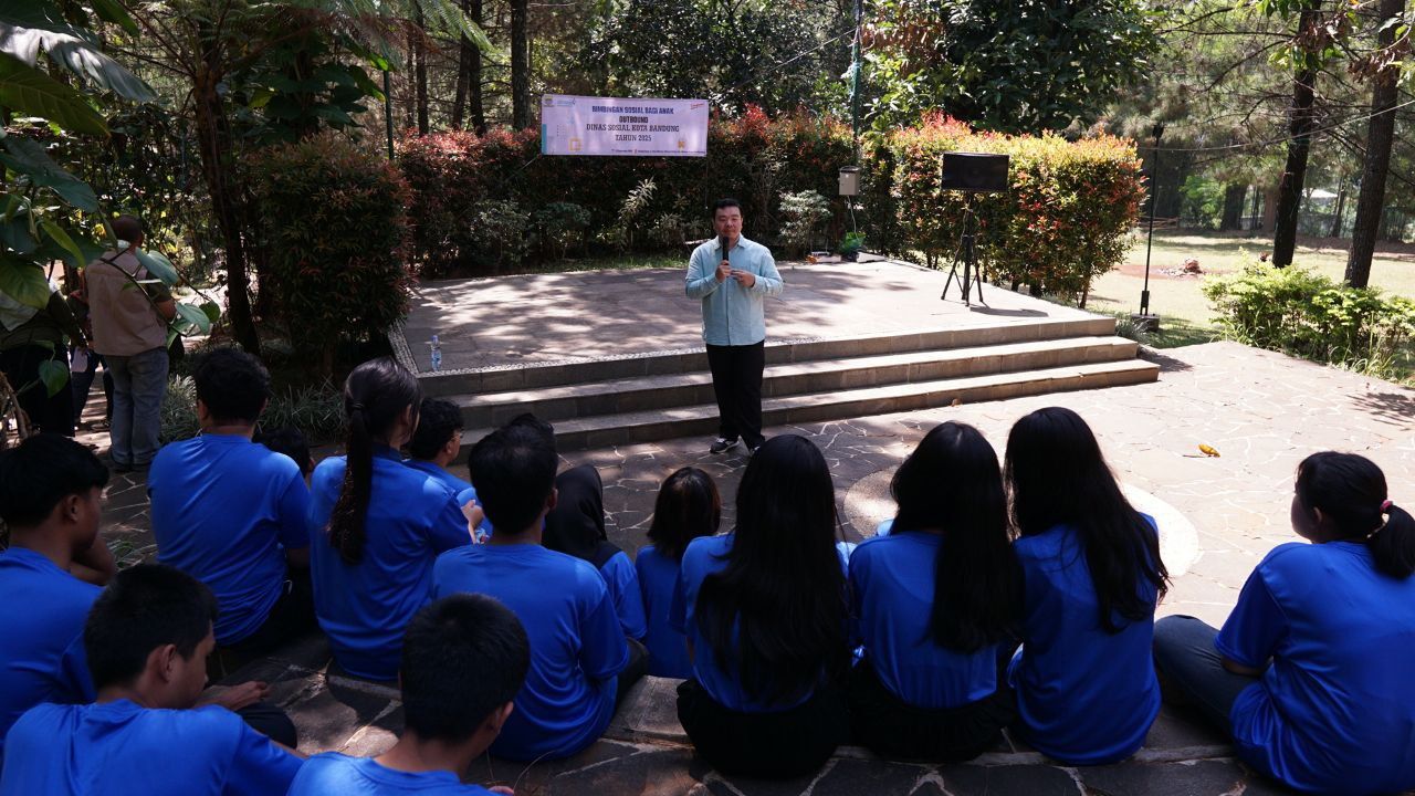 Christian Julianto Ajak Anak-Anak Bandung Lawan Bullying dan Kejar Impian
