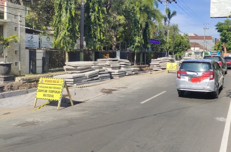 Proyek Trotoar Rp 38 Miliar di Kota Probolinggo Diduga Asal Jadi, PPK Akui Baru Akan Ingatkan Pelaksana, AMI Desak Evaluasi Total