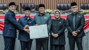 Tiga Raperda Kota Bandung Resmi Disahkan Jadi Perda, Tegaskan Dukungan pada PSU, Pesantren dan Toleransi
