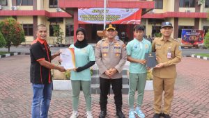 Kapolres Probolinggo Beri Penghargaan Dua Atlet Arung Jeram yang Melawan Begal
