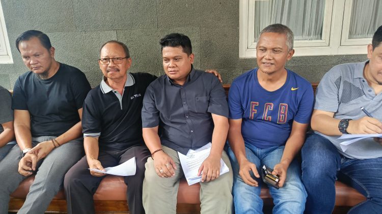 Terkait Pembongkaran Batas Wilayah Yang Diduga Langgar UU, Warga Mutiara Regency Sidoarjo Bakal Laporkan Bupati Subandi