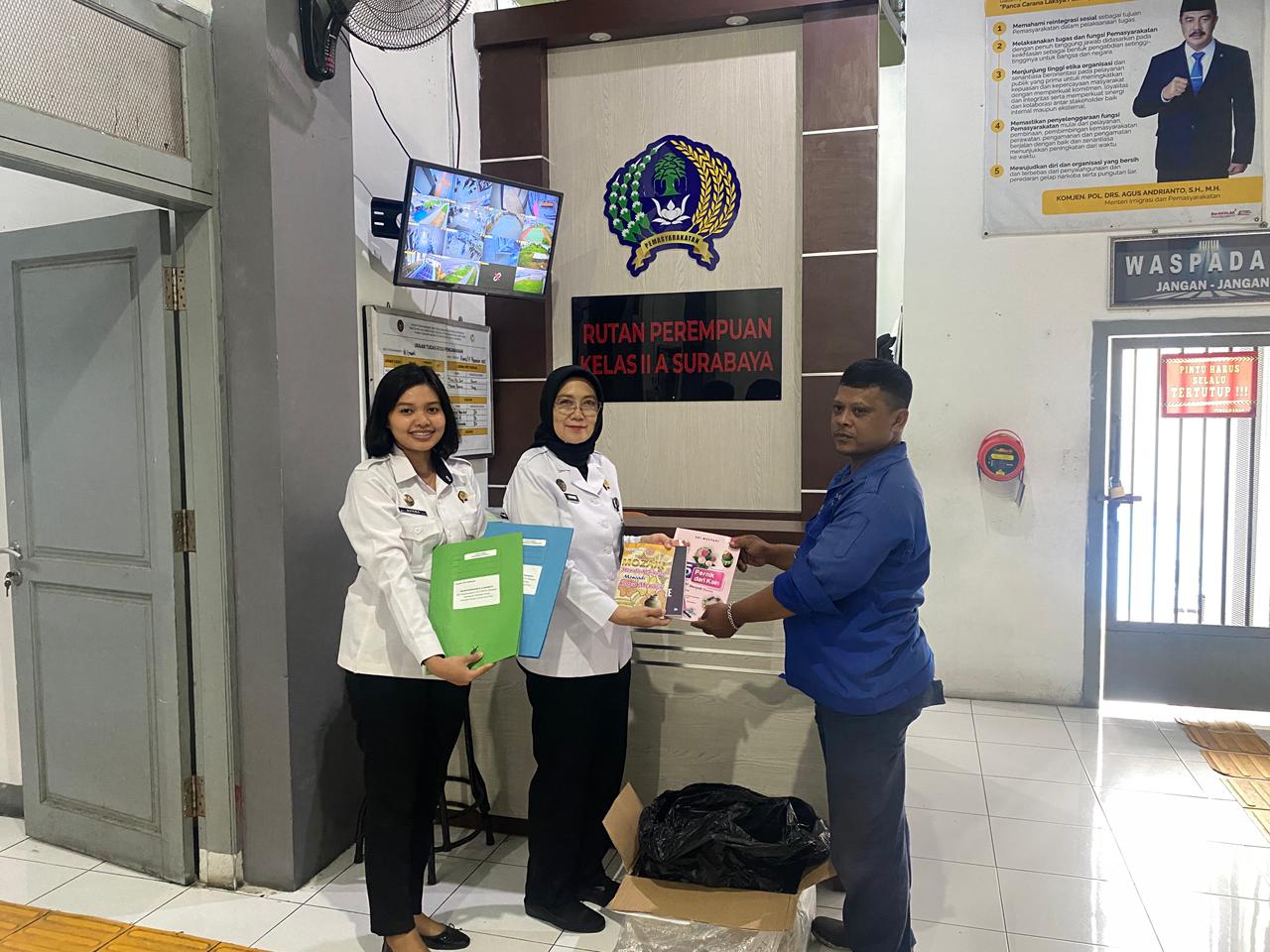 Rutan Perempuan Surabaya Terima 100 Buku dari Perpustakaan Nasional RI