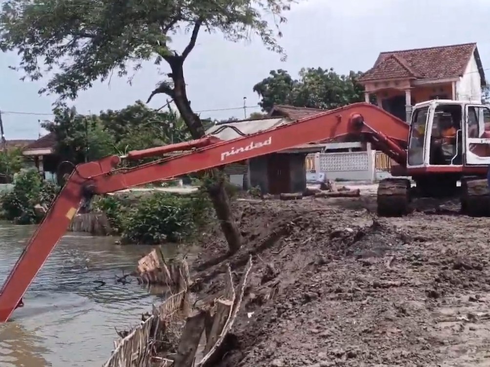 Dinas PUPR Kabupaten Jombang Normalisasi Sungai dan Saluran Air Antisipasi Banjir.