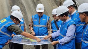 Akselerasi Transisi Energi, GM PLN UIP JBTB Moh. Fathol Arifin Tinjau Lokasi Proyek PLTS Terapung Karangkates 100 MWac