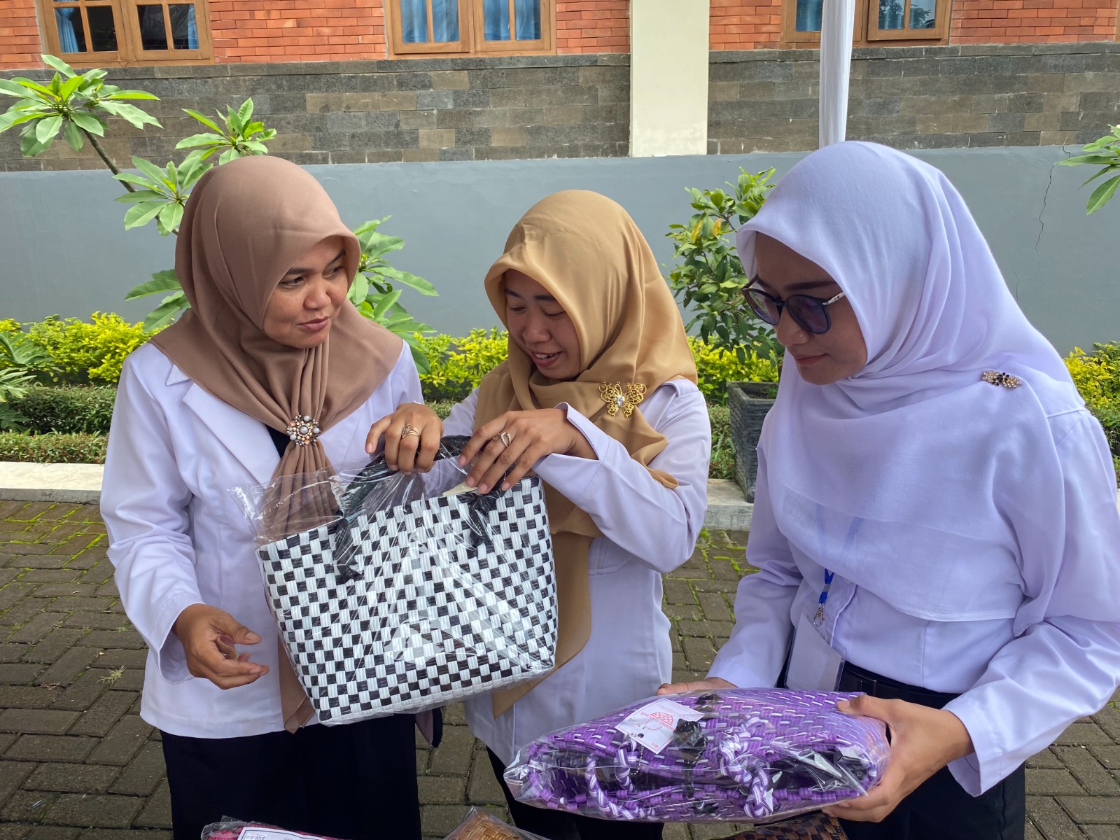 Rutan Kelas IIB Magetan Tampilkan Produk Unggulan Warga Binaan pada Bazaar Peer Learning Meeting 2025