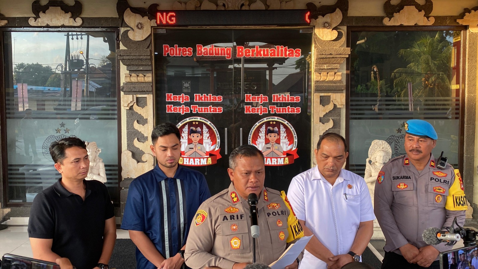 Polres Badung Gelar Doorstop Terkait Penyelidikan Dugaan Pornografi Melibatkan WNA
