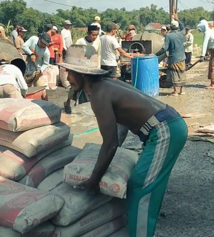 Jalan Desa Jeruk Porot, Puluhan Tahun Tak Tersentuh Oleh Pemerintah Kabupaten Sampang
