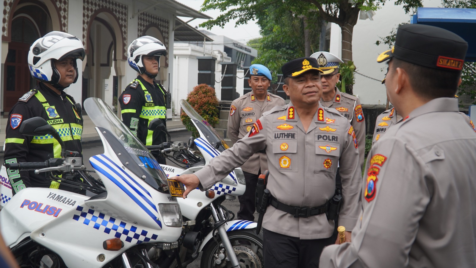 Kesiapsiagaan Akhir Tahun: Apel Gelar Pasukan Operasi Lilin Semeru 2025 di Surabaya