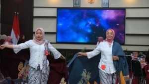 Dharma Wanita Persatuan Lapas Banyuwangi Peringati HUT ke-26 dengan Lomba Fashion Show Batik Karya Warga Binaan