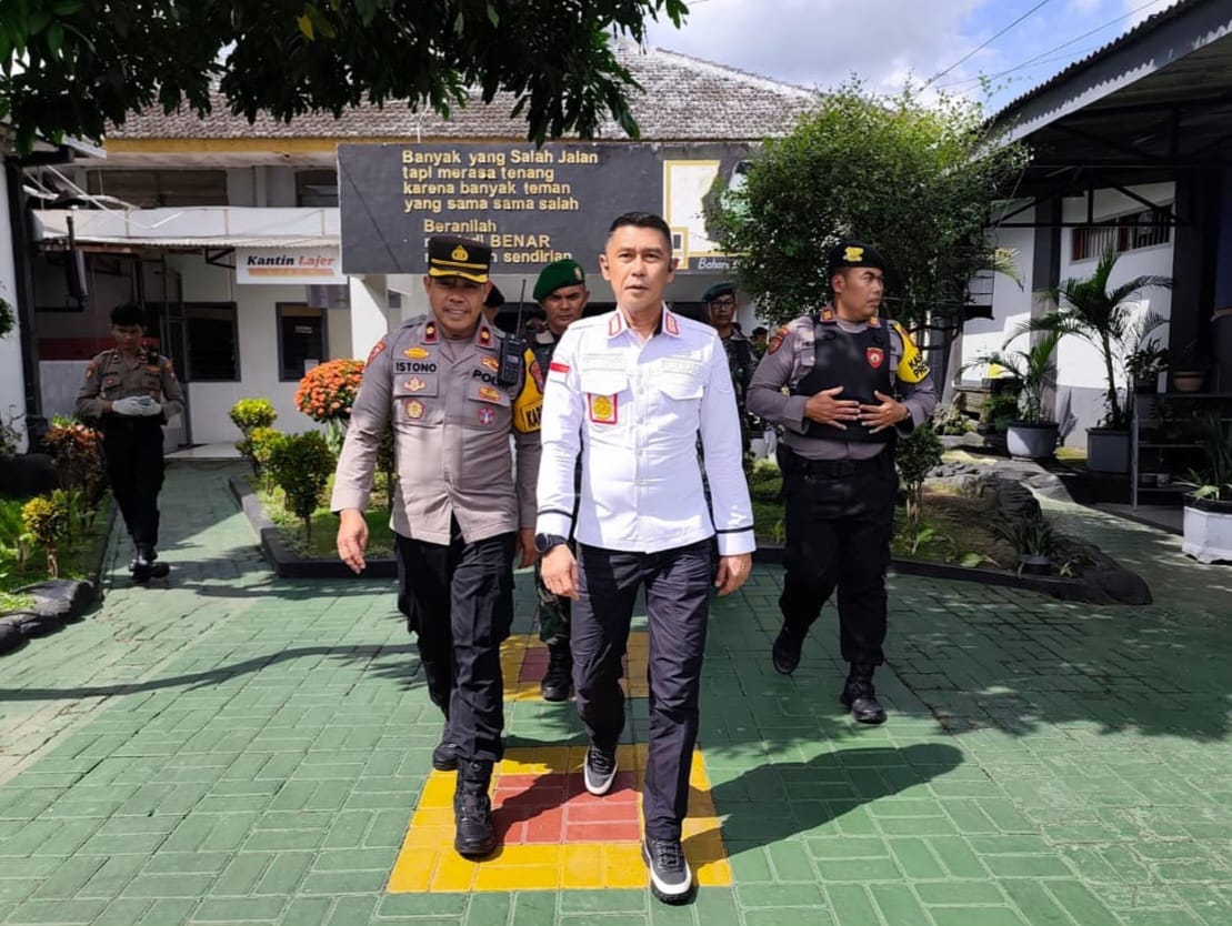 Jelang Nataru, Lapas Jember Gelar Apel Siaga dan Razia Bersama TNI-Polri