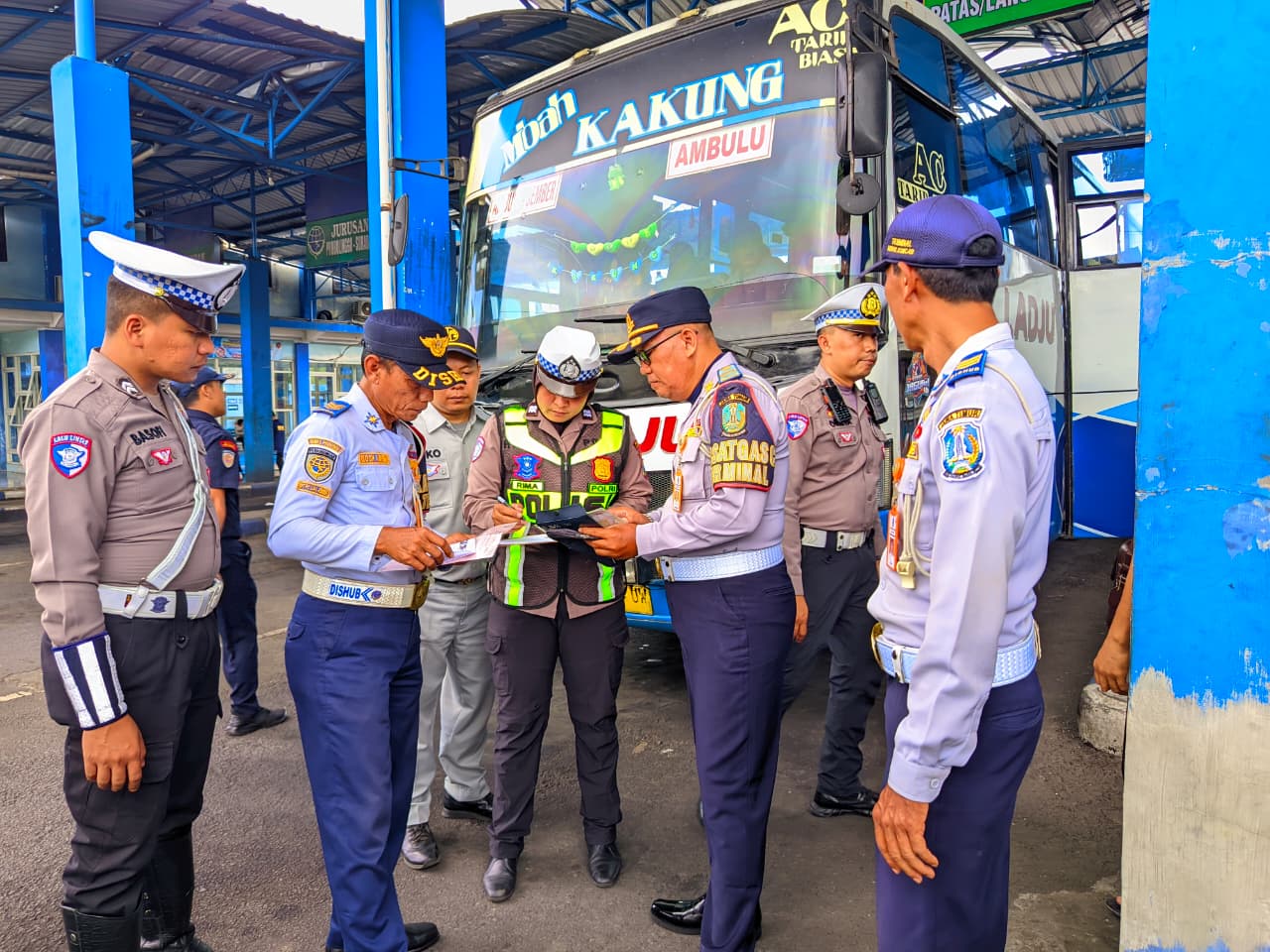 Operasi Lilin 2025, Polres Lumajang Gelar Ramp Check Gabungan di Terminal Minak Koncar
